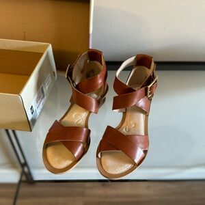 NWT - Clarks - Sandcastle Ray - Casual Sandals - EU 37